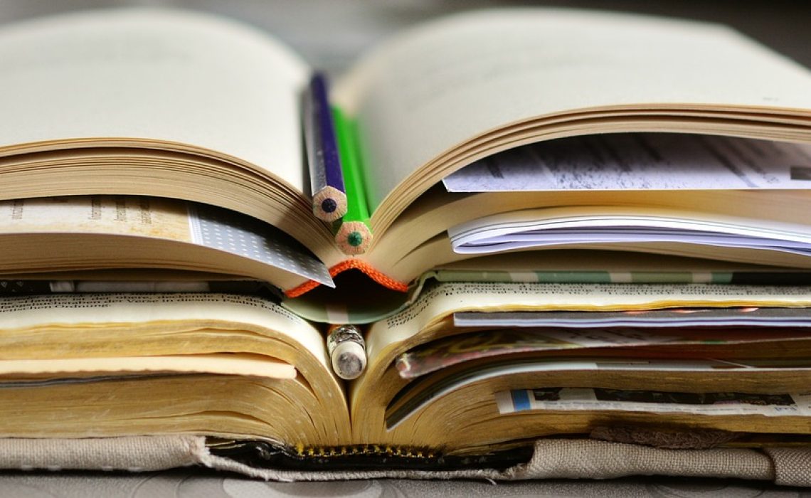 books-g2f8411a8d_1280